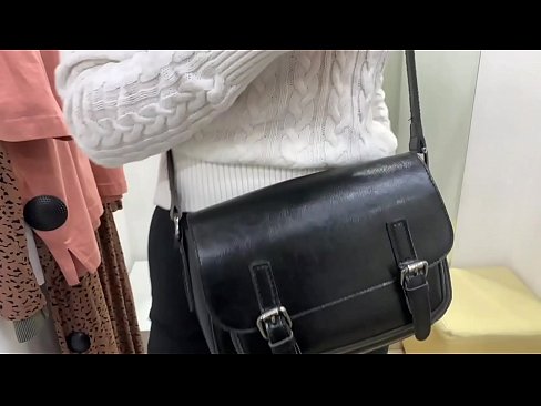 ❤️ 年轻婊子FeralBerry在试衣间用假阳具公开自慰 ❤️ Porno vk️❤