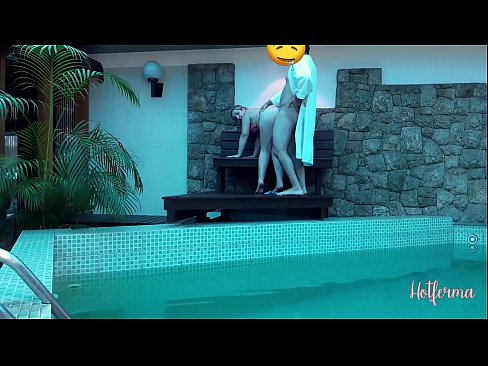❤️ 老板邀请女佣去泳池,却忍不住要来个热辣的 ❤️ Porno vk️❤