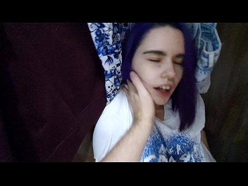 ❤️ 在衣柜里发现我的妹妹并帮助她射精 ❤️ Porno vk️❤
