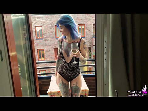 ❤️ 巨大的女孩大口吸吮,在空旷的天空下热情地做爱 ❤️ Porno vk️❤