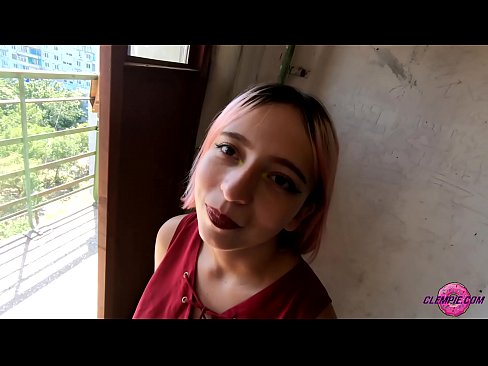 ❤️ 学生Sensual在内陆地区吸食陌生人--在他脸上射精 ❤️ Porno vk️❤